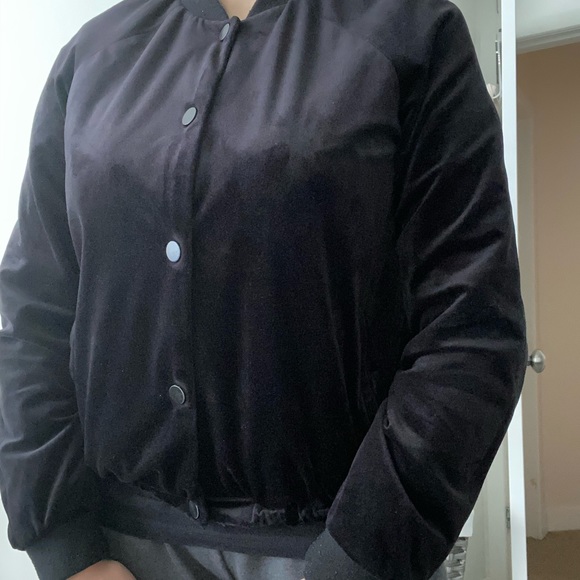 2/20$ Velour vest - Picture 2 of 3